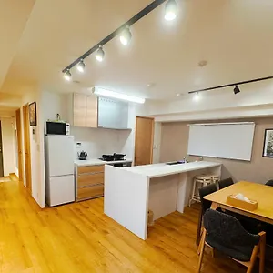 Asakusa Tatami Retreat: Convenient Metro Access Apartment